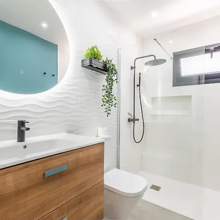 Modern Balcony - Solarium & Parking بيت للعطل