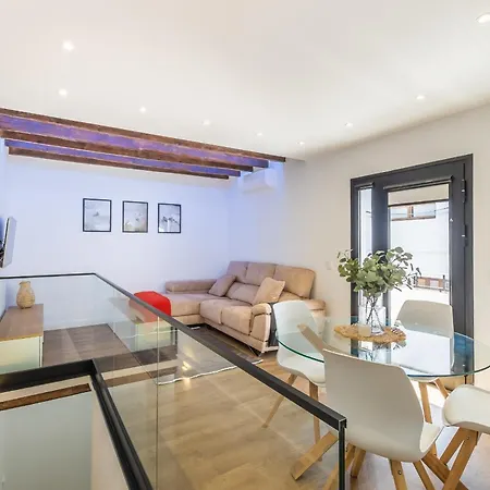 Modern Balcony - Solarium & Parking بيت للعطل