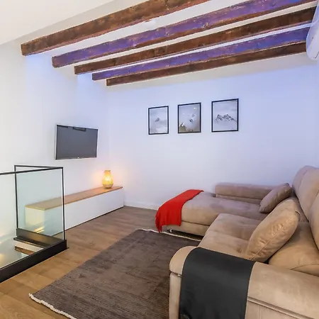 Modern Balcony - Solarium & Parking بيت للعطل